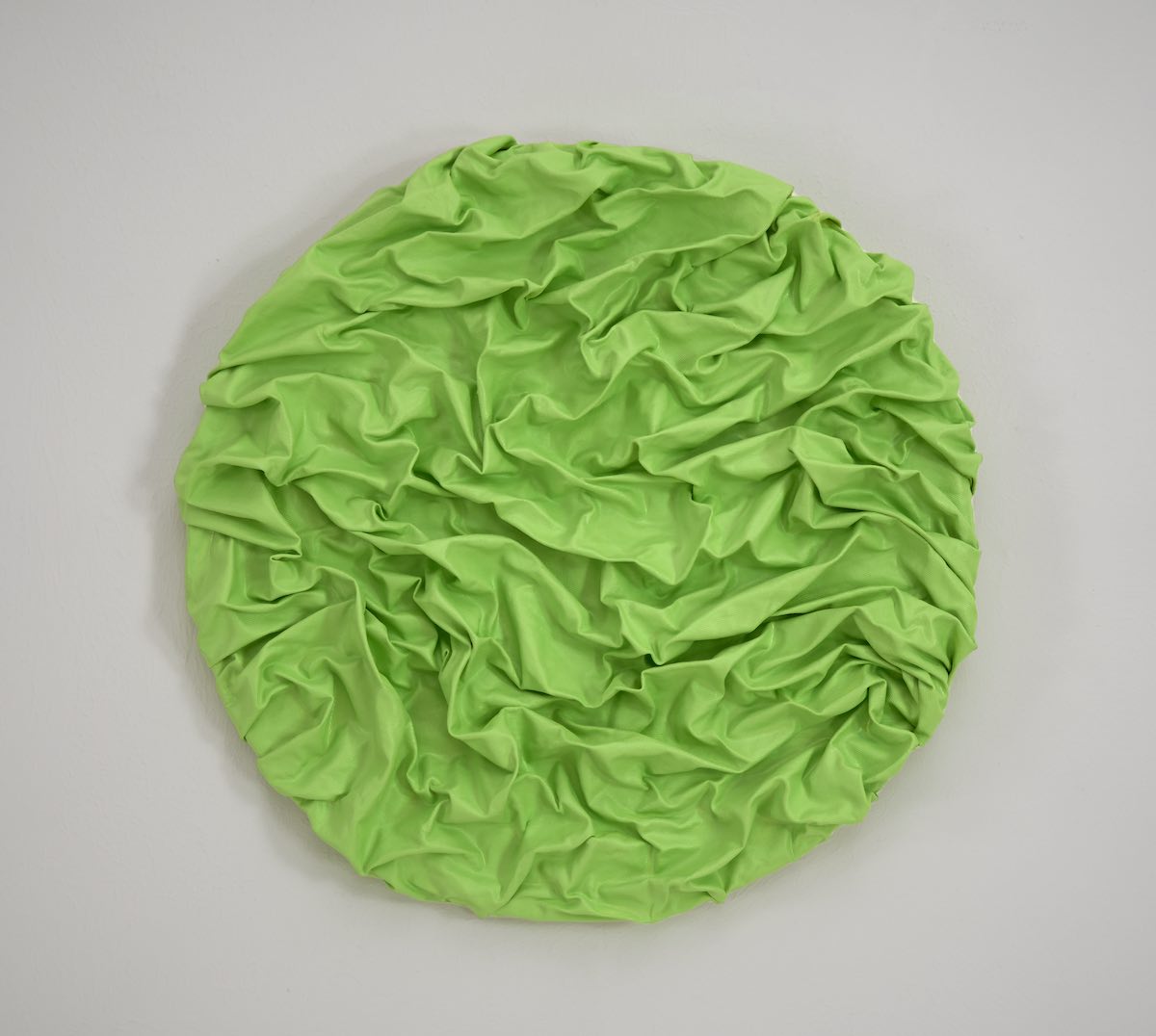 Skulpturale abstrakte Kusnt von Sam Bergwein rund in grün